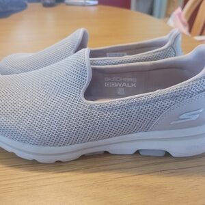 Skechers go walk